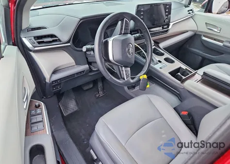 2021 Toyota Sienna Xle z USA, uszkodzony, nr VIN 5TDJRKEC0MS031504